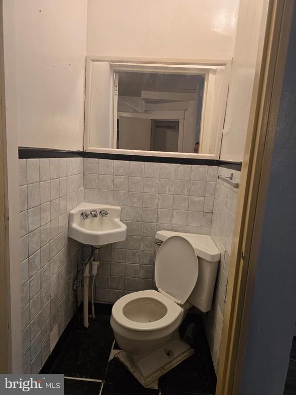 Building Photo - 6254 Brous Ave