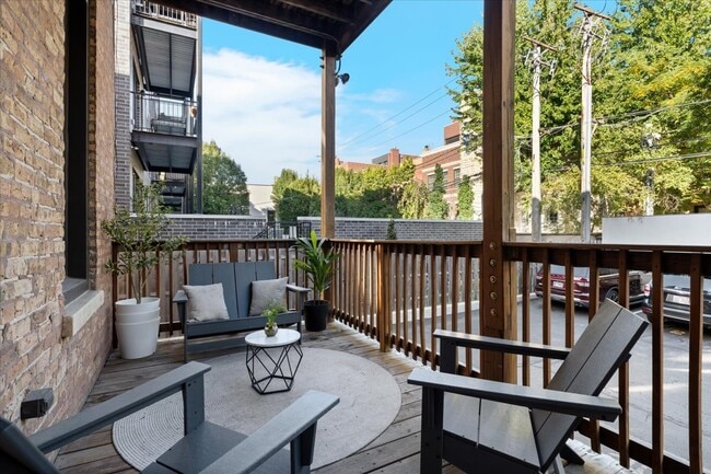 Building Photo - 1867 N Halsted St