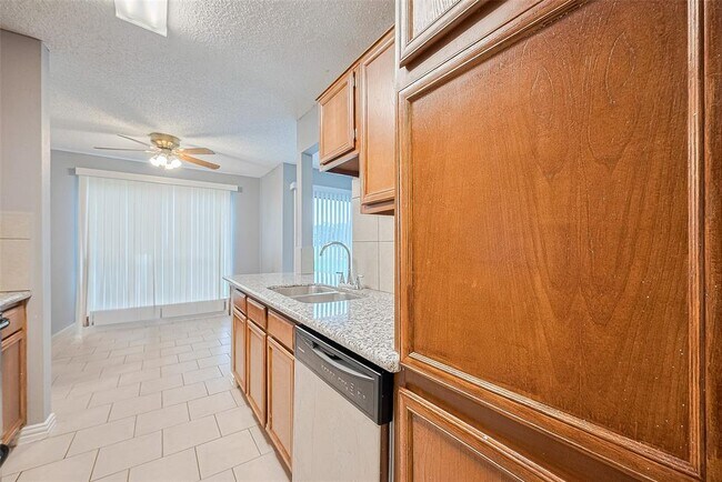 Building Photo - 8541 Sands Point Dr