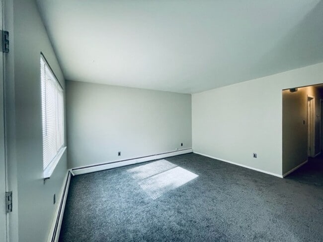 Building Photo - Cozy 3 Bedroom Ranch located on a quiet Wa...