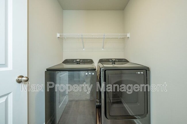 Building Photo - 4308 NE 15th St