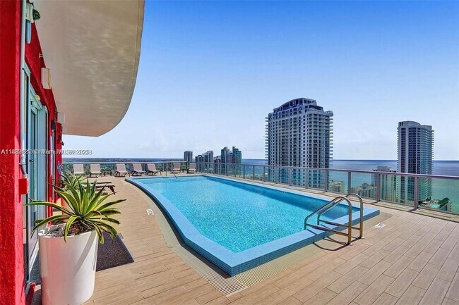 Building Photo - 2600 E Hallandale Beach Blvd