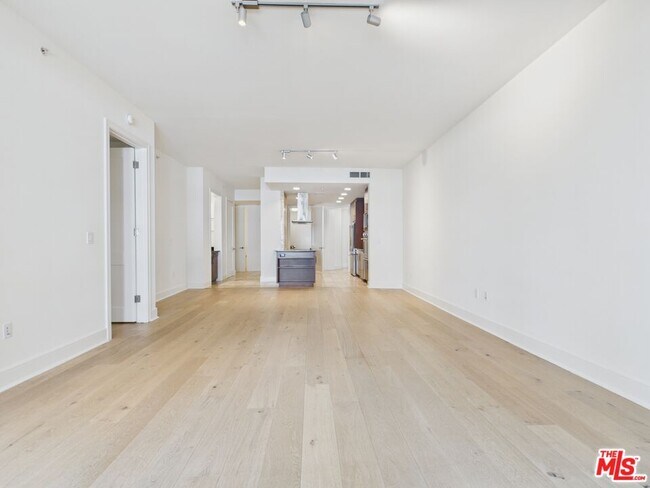 Building Photo - 10700 Wilshire Blvd