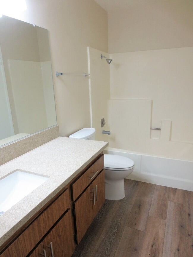 Building Photo - Spacious Two Story Townhome in Woodbridge
