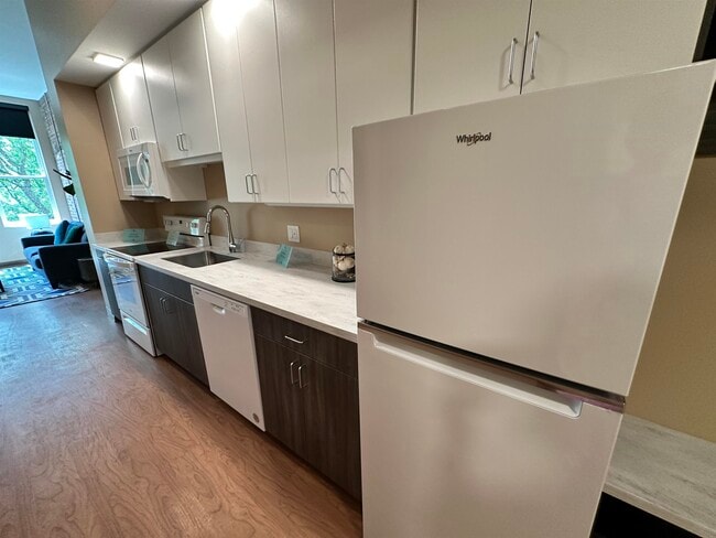 Building Photo - 83 Hanover St