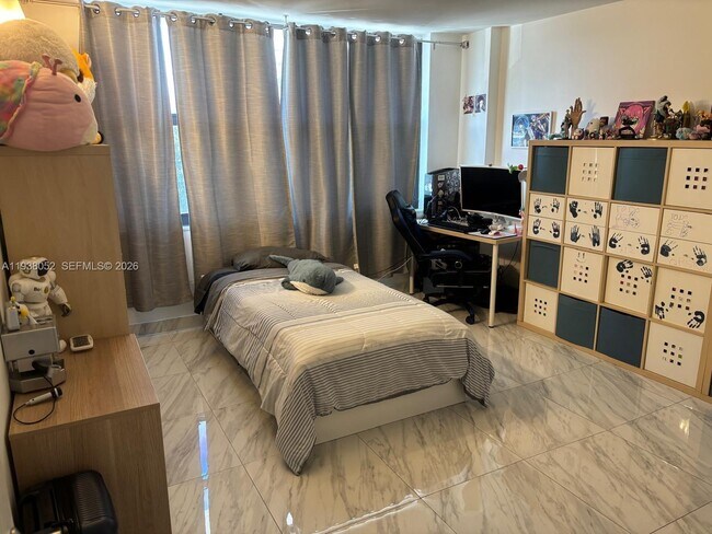 Building Photo - 10101 E Bay Harbor Dr