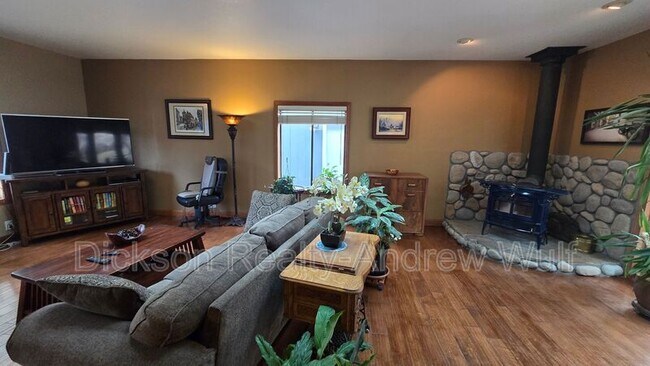 Building Photo - 22882 Carriage Dr