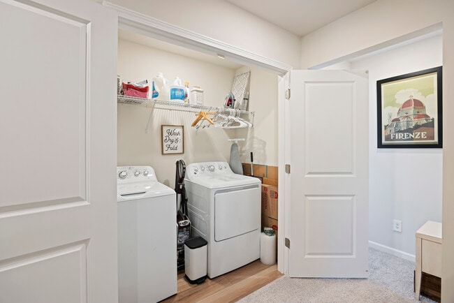 Building Photo - 210 Winding River Dr