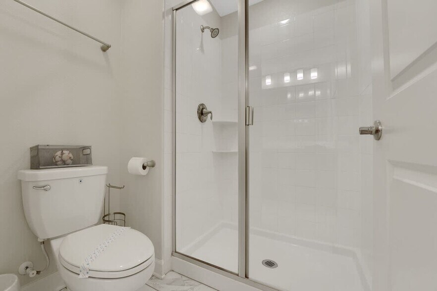 Building Photo - 404 Ocean Course Ave