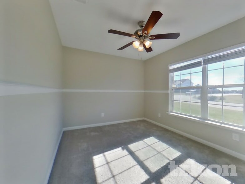 Building Photo - 102 Saddlebag Ct