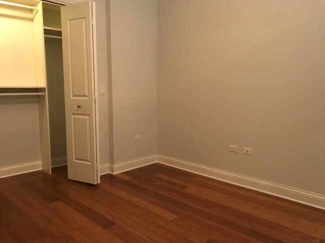 Building Photo - 1609 W Warren Blvd