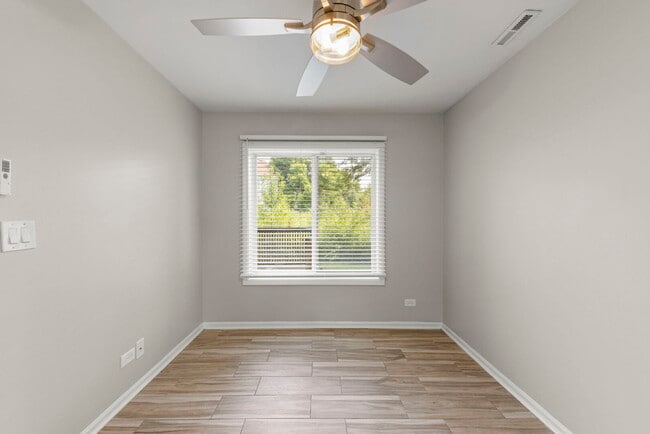 Building Photo - 2661 Prairieview Ln S