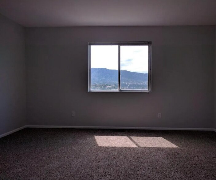 Building Photo - 806 Century Ln