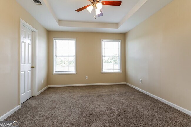 Building Photo - 1075 Omaha Dr