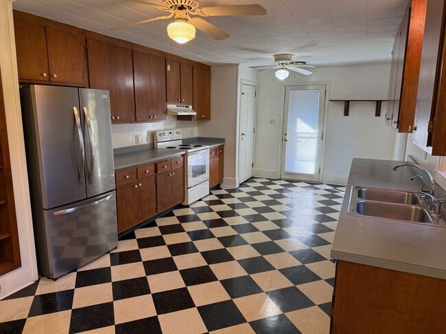 Building Photo - 3 Bedroom Ranch - Charming Country Living ...