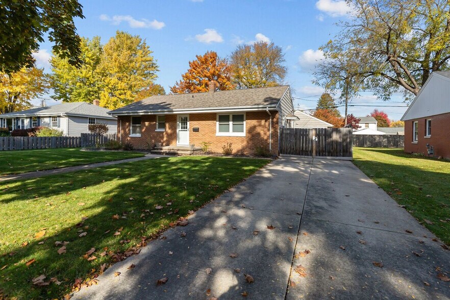 Building Photo - 810 E Pershing St