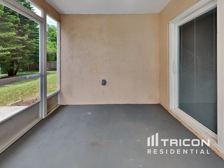 Building Photo - 528 Little Lake Ct