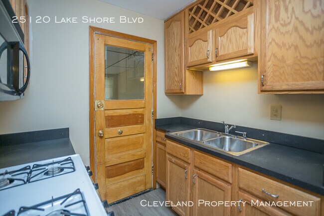 Building Photo - Solid Brick Duplex