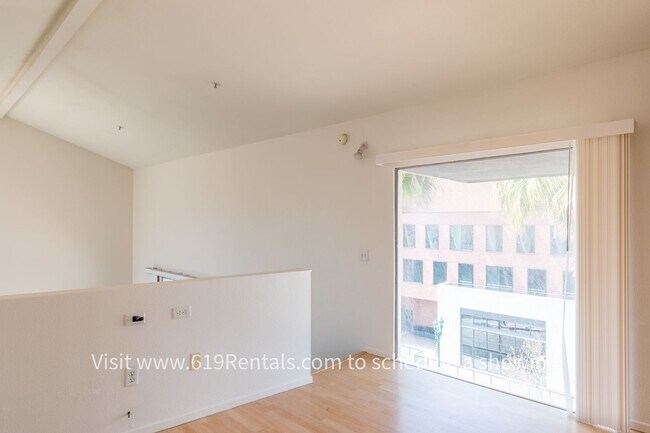 Building Photo - Loft Condo with Views & Deck