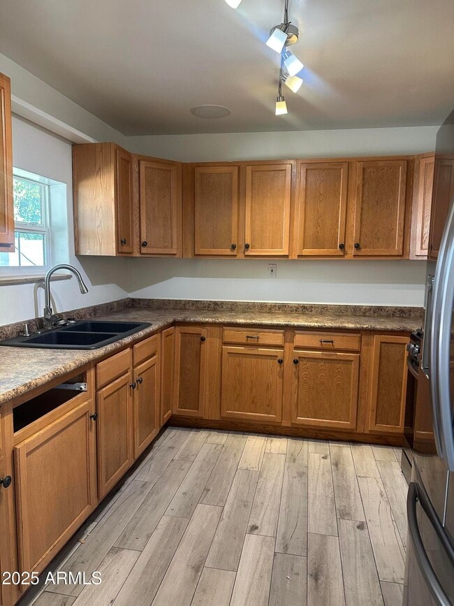 Building Photo - 3112 E Cypress St