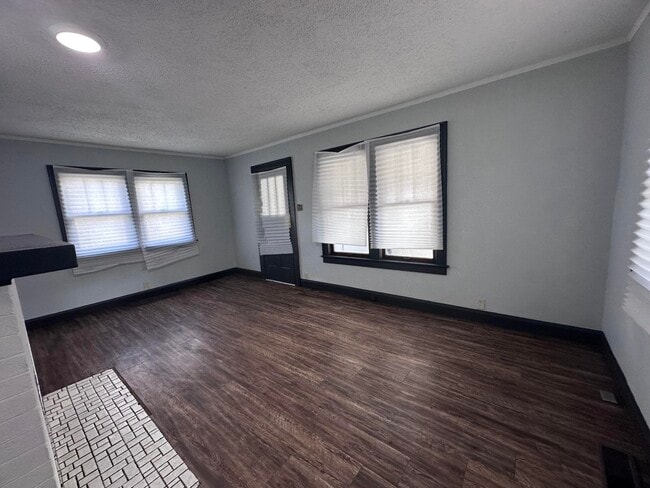 Building Photo - 28 Delaware-