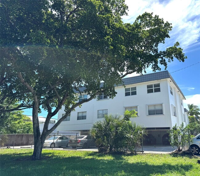 Building Photo - 6200 NE 22nd Way