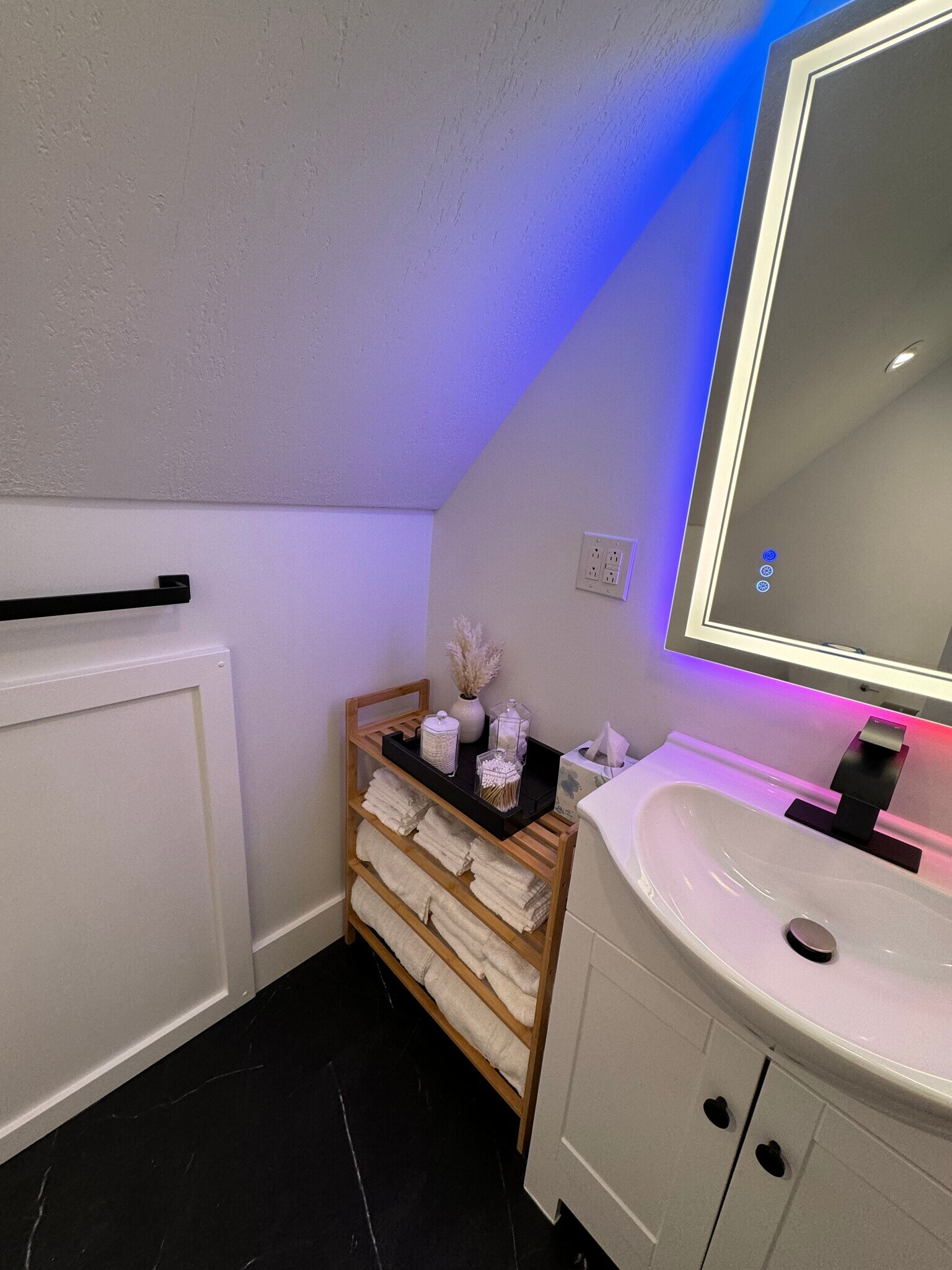 Apt 3 Studio - 664 New Castle Road