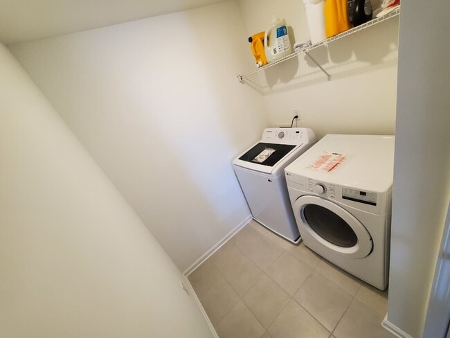 Building Photo - 2921 Salinger Wy