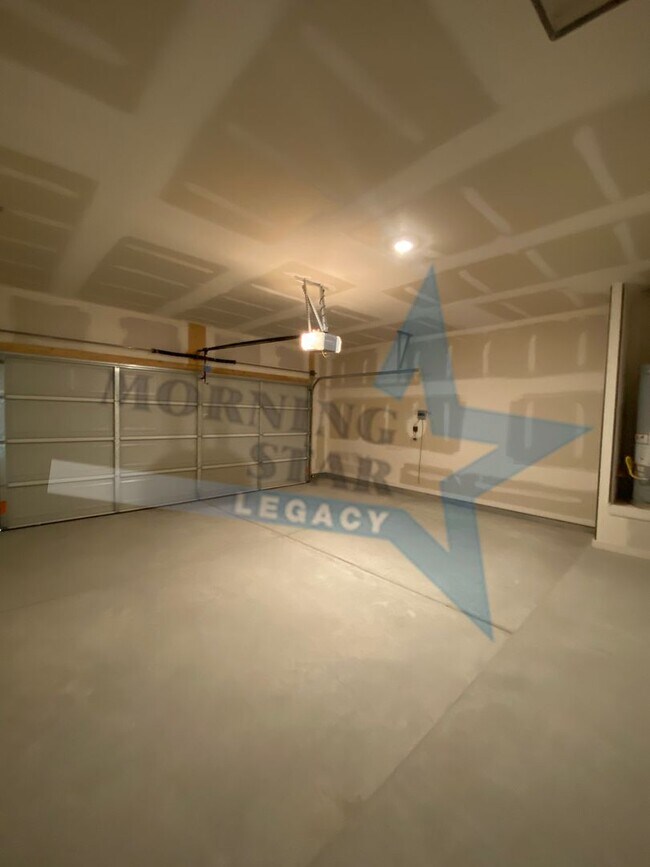 Building Photo - NEWER CONSTRUCTION - MOVE IN READY