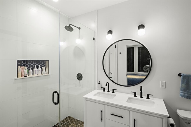 Building Photo - 68 Armandine St