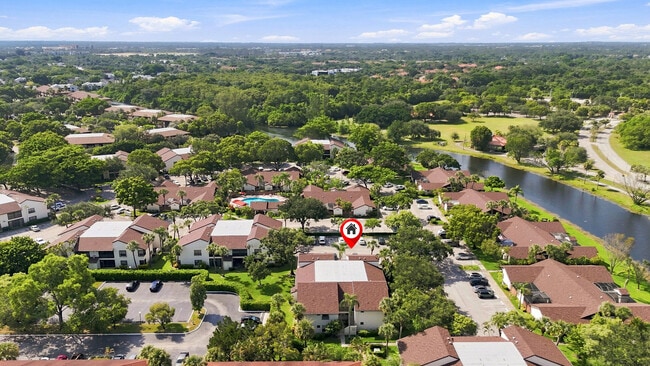 Building Photo - 2581 Carambola Cir N