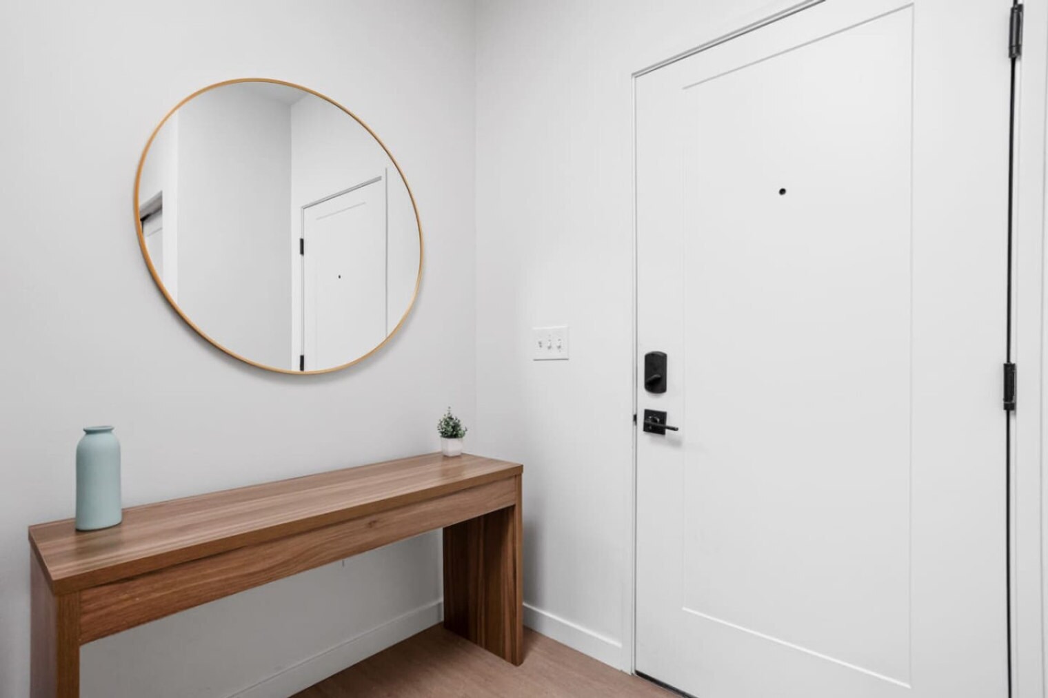 Building Photo - 330 E Vermont St