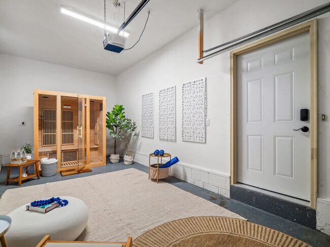 Building Photo - 2804 6th St