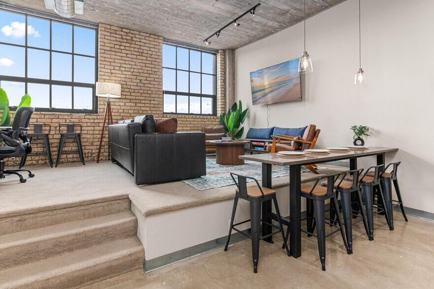 Building Photo - 718 N Washington Ave