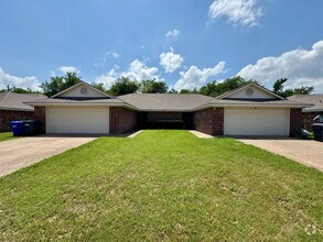 Building Photo - Duplex *LEASING SPECIAL AVAILABLE*