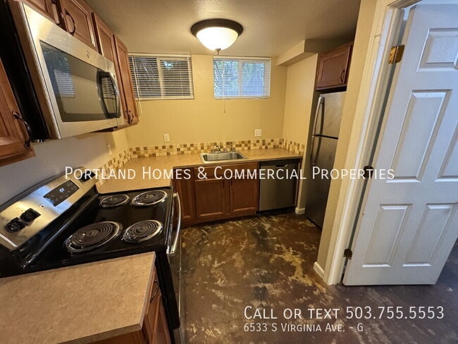 Building Photo - 6533 S Virginia Ave