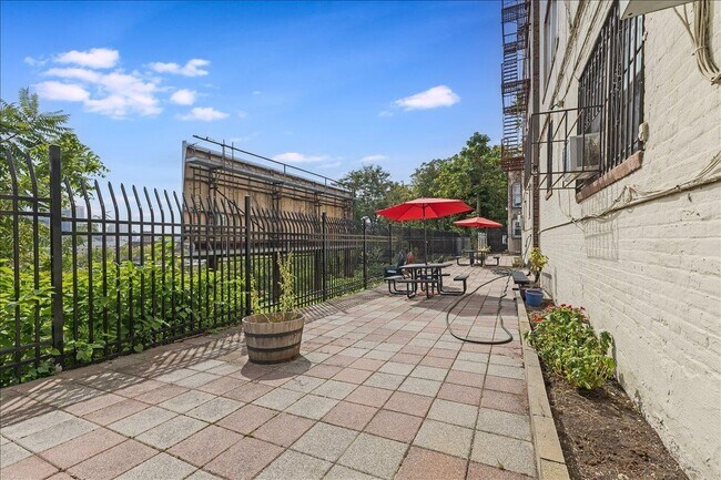 Building Photo - 104 Palisade Ave
