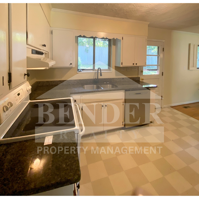 Building Photo - SINGLE FAMILY HOME IN THE CITY