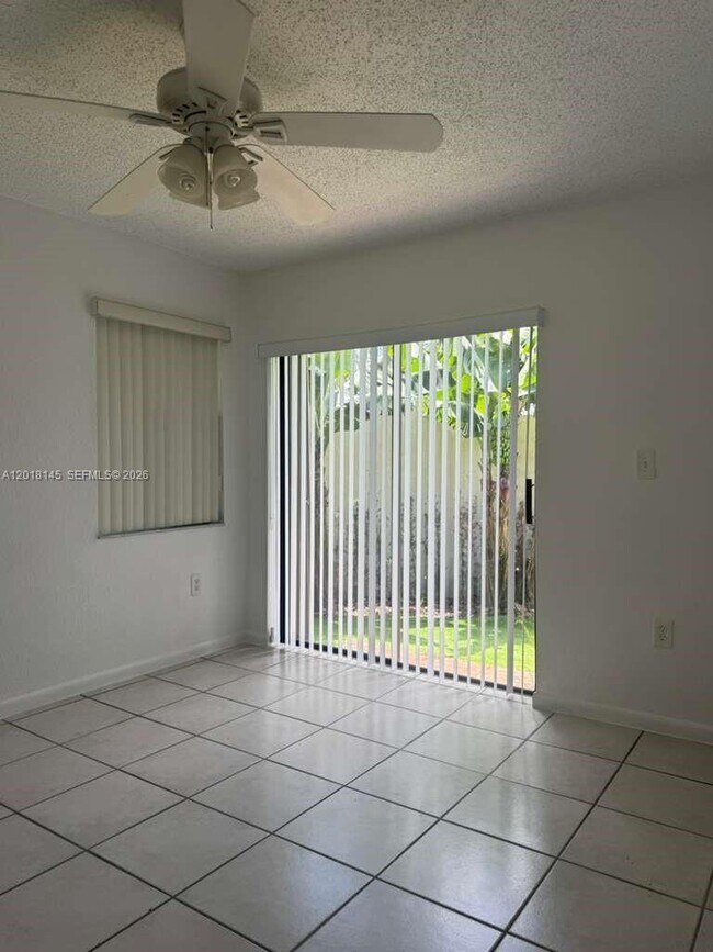 Building Photo - 1004 San Remo Cir