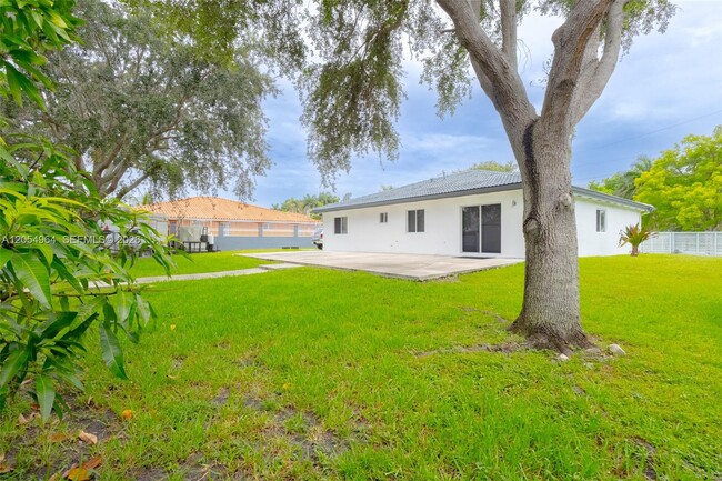 Building Photo - 30 NW 159th St