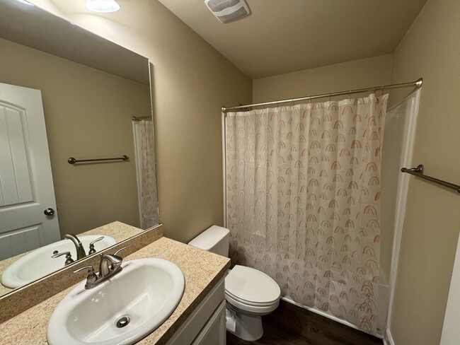 Building Photo - 2467 Bell Manor Dr SW