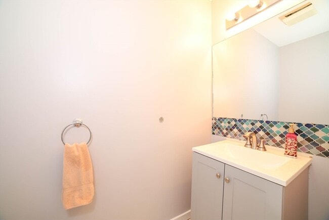 Building Photo - 64 Camelot Dr