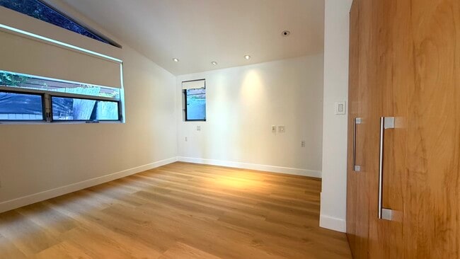 Building Photo - 2306 Teviot St