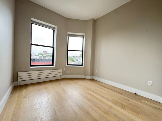 Building Photo - 369 Seventh Avenue