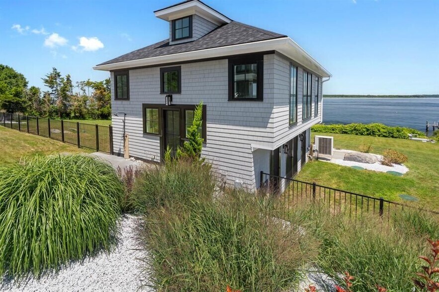 Building Photo - 1058 E Shore Rd