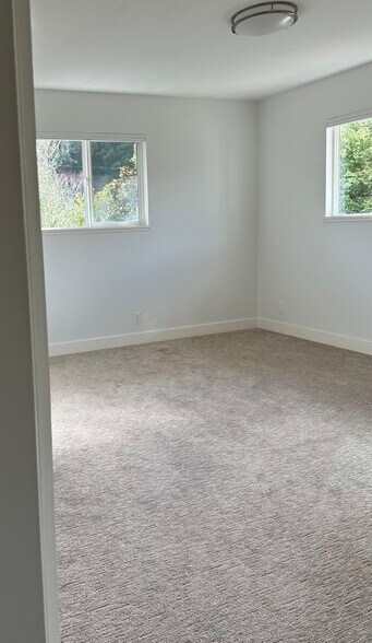 Building Photo - 310 Laurel Way