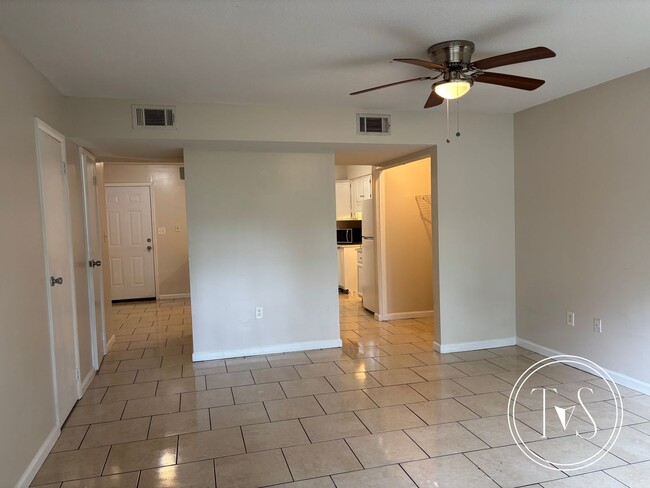 Building Photo - RATE DROP ALERT (was $1590/month)!