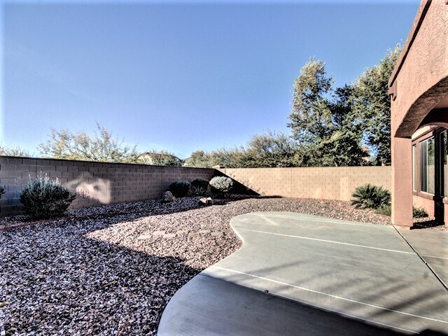 Building Photo - 16103 W Shangri La Rd