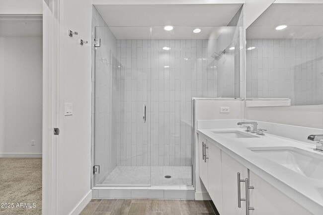 Building Photo - 325 E Coronado Rd