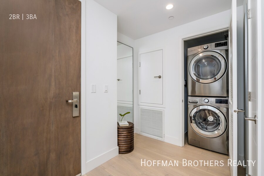 Building Photo - 1415 Reeves St